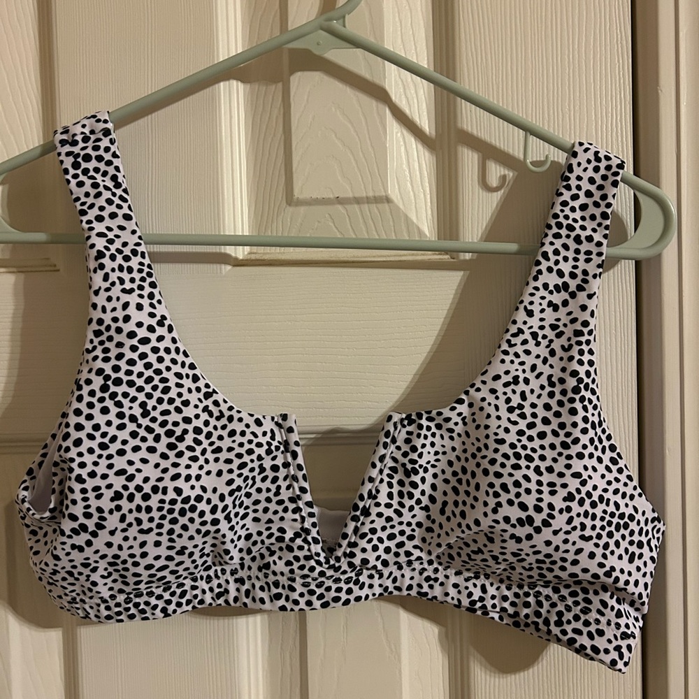 SHEIN bathing suit top includes cup pads size large only worn once